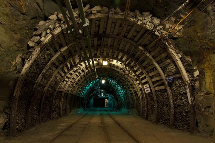 Image of a mine tunnel 01